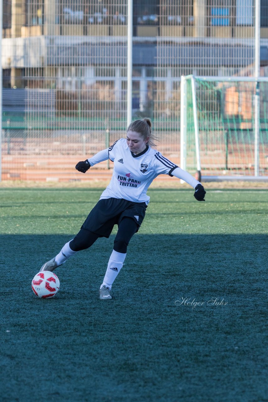 Bild 110 - Frauen SG Holstein Sued - SV Gruenweiss-Siebenbaeumen : Ergebnis: 0:2